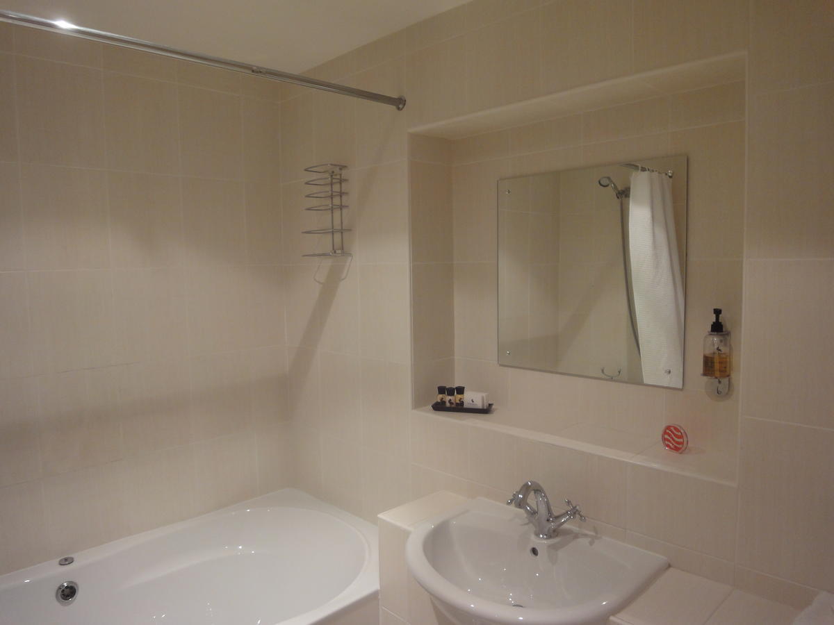 The Treebridge Hotel Nunthorpe 部屋 写真